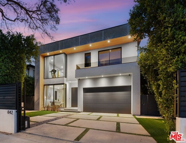 Building Photo - 842 N Orange Grove Ave Rental