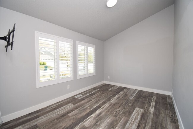 Photo - Spacious and Bright 5 Bed 3.5 Bath in Riverton!!