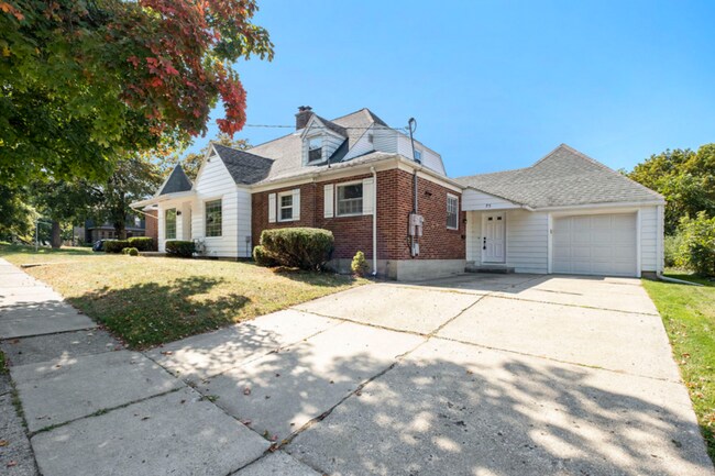 Building Photo - 75 S Fremont St NE Unit 75