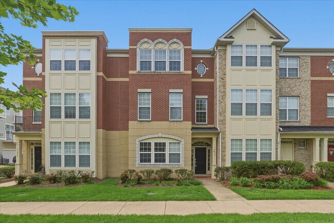 Photo - Expansive 4BR / 4.5BA Townhome in Lansdowne Town Center – Over 3,400 Sq Ft!
