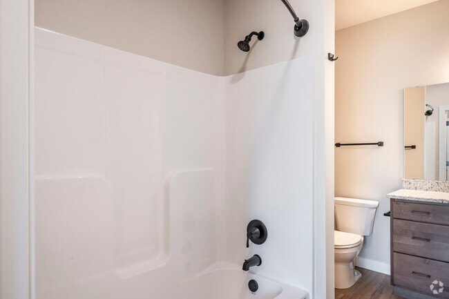 1BR, 1BA - 780SF - Bathroom - 880 N Main Apartments