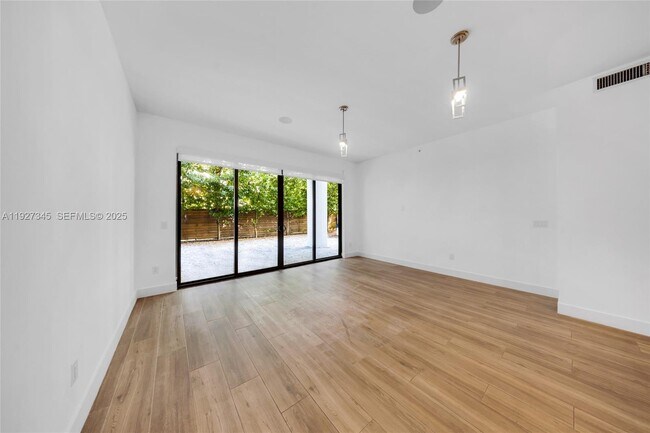 Photo - 3265 Bird Ave Unit 102