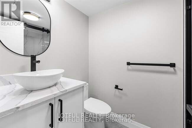 Photo - 461 Tweedsmuir Ave Unit B