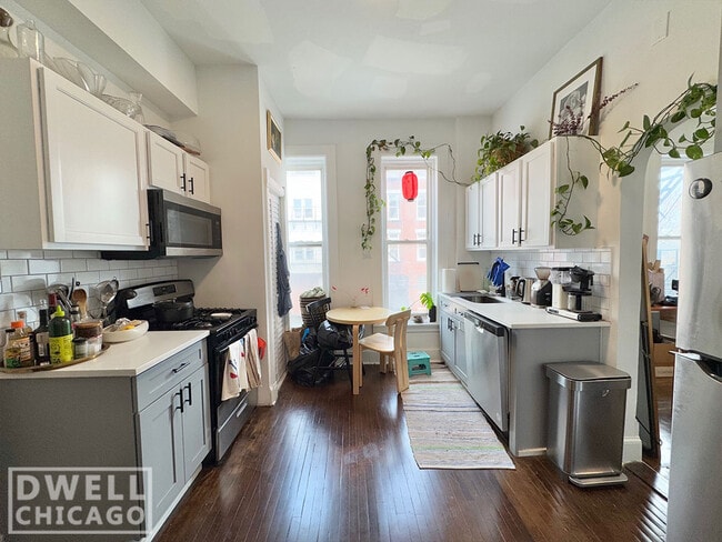 Building Photo - 1362 N Bosworth Ave Unit 3C