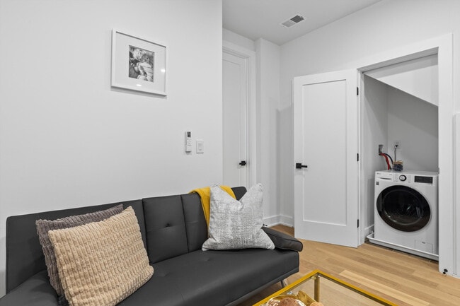 Photo - 1726 H St NE Unidad ID1037753P