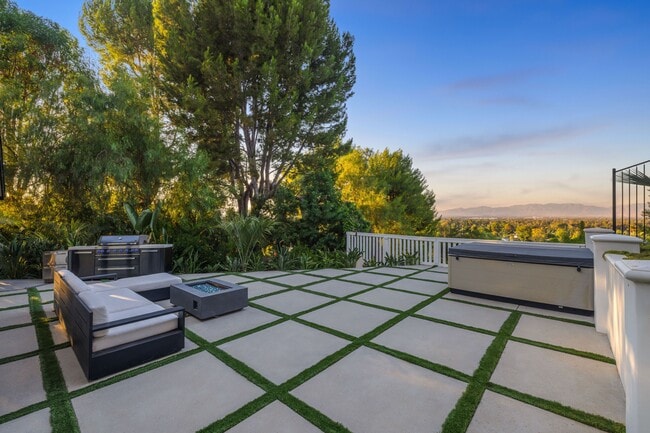 Building Photo - 16725 Oak View Dr Rental