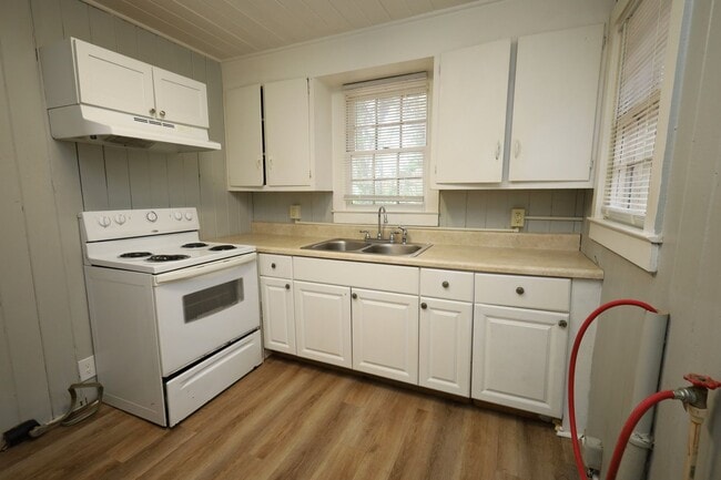 Photo - 501 Charlton St