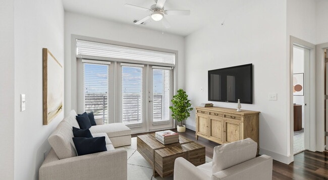 Photo - 4900 The Sta Blvd Unidad 4302