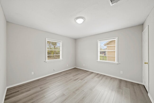 Photo - 1417 Jennifer Ln