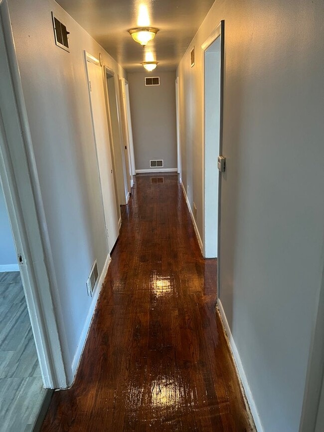 Photo - Cornell Duplexes Unidad 1527 E Cornell