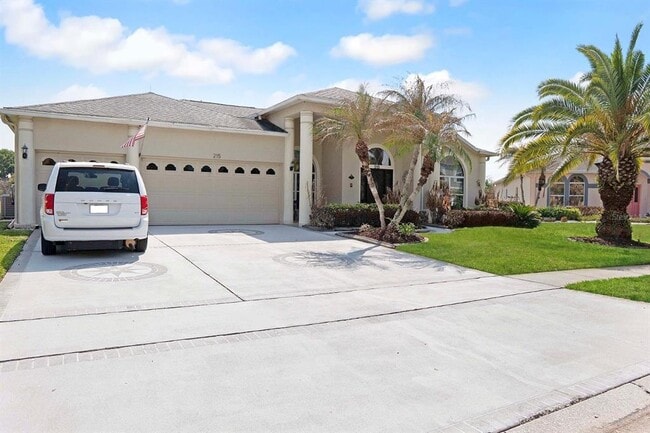 Photo - 215 Strathmore Cir