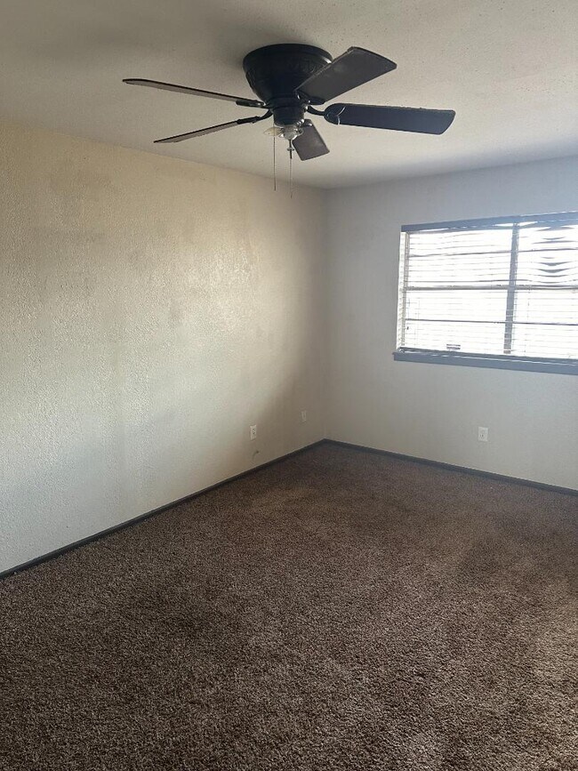 Building Photo - 616 N Elkhart Ave