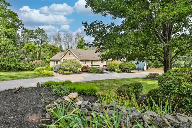 24 Browns Ln