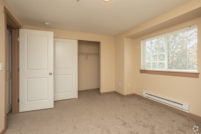 1BR, 1BA - 736 SF