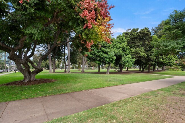 Photo - Exquisite Banker's Hill 3-Bedroom with Dir... Unit #Th03