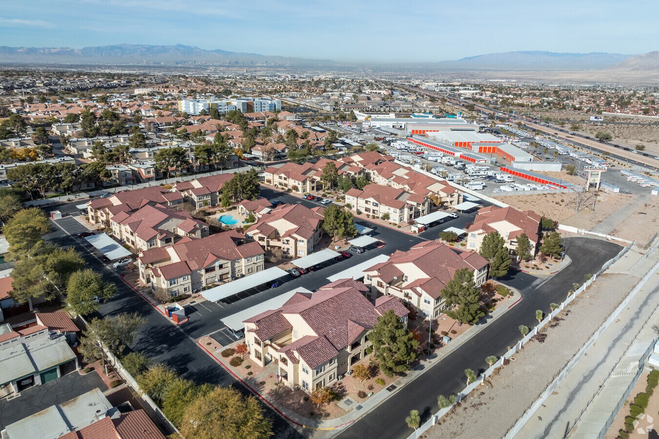 Contexto - Arrowhead Pointe