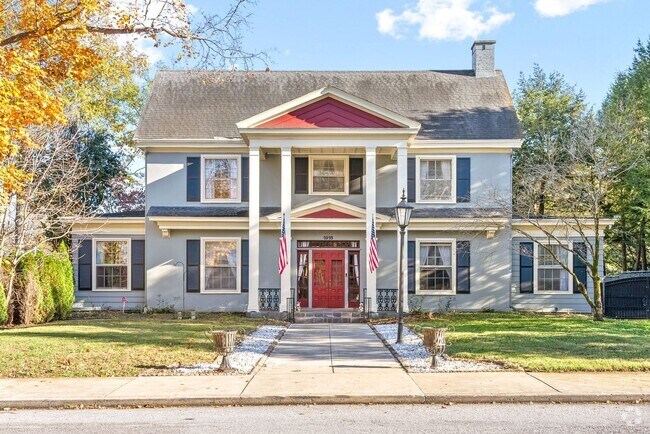 Building Photo - Historic Beauty Close to Downtown Rental