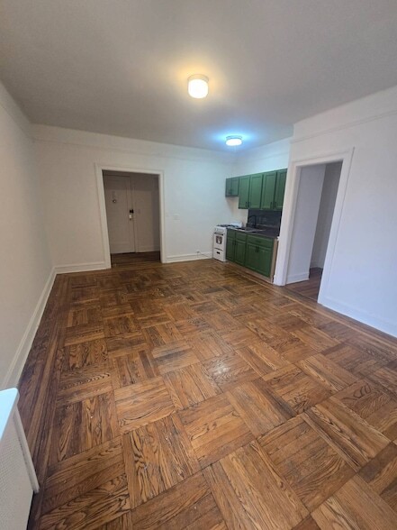 Photo - 59-16 Woodside Ave
