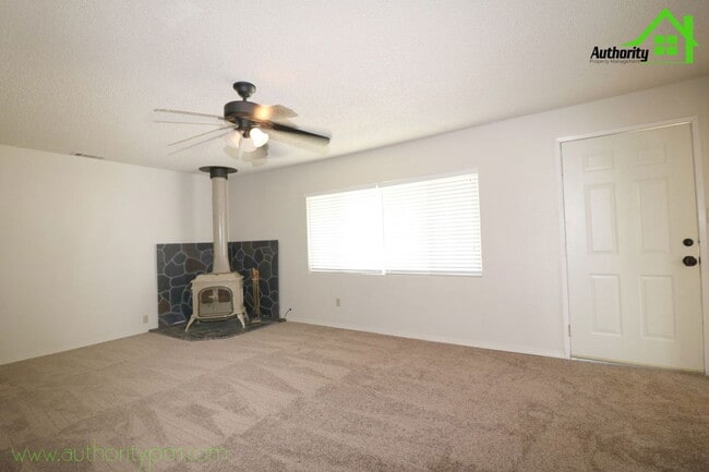 Photo - 21627 7 Lakes Rd