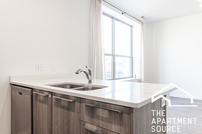 Photo - MASSIVE Loft-style condo-quality 2 Bed/2 ba IN UNIT LAUNDRY in Wrigley! Unit 402