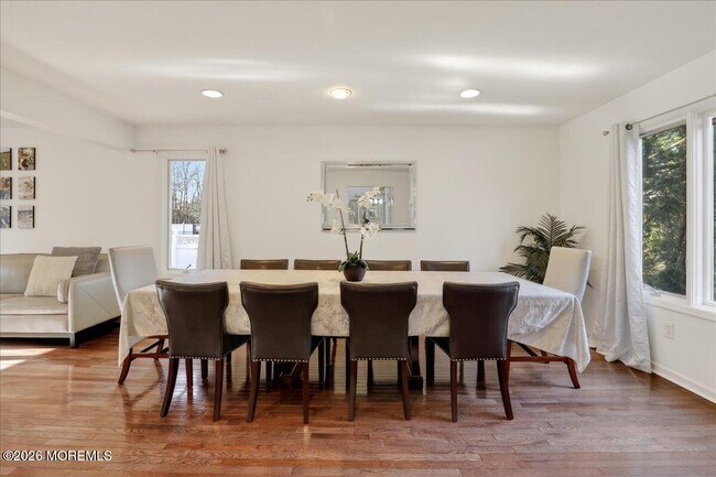 Photo - 57 Jamestown Dr