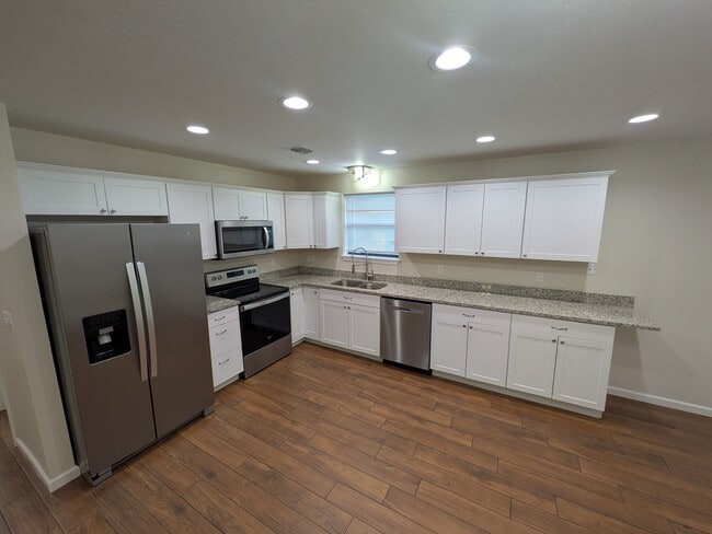 Photo - 906 Parkview Dr