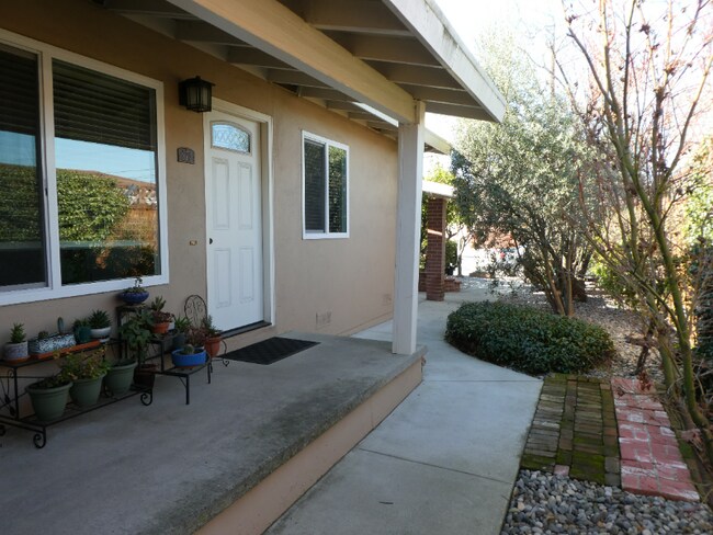 Photo - 974 Rose Ave