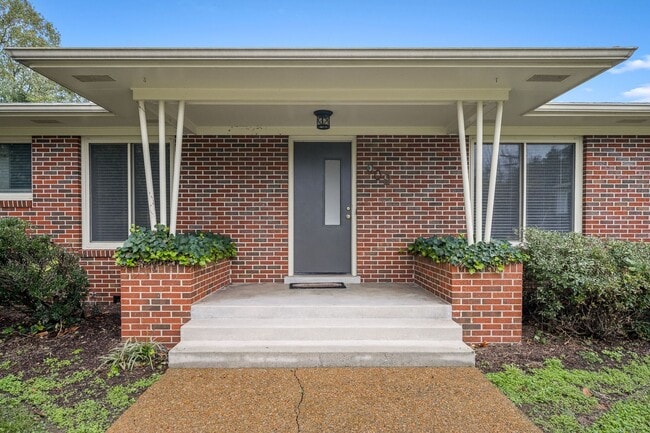 Photo - 902 Whitehall Rd