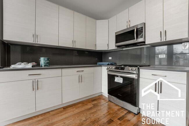 2315 N Rockwell St Unit 2