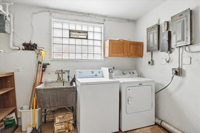Photo - 255 E Burlington St