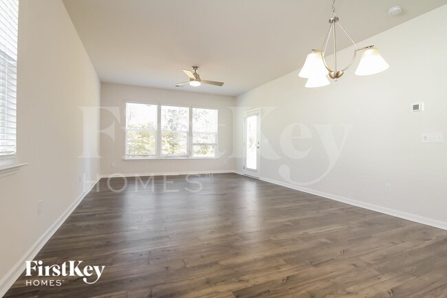 Photo - 530 Hillpark Ln