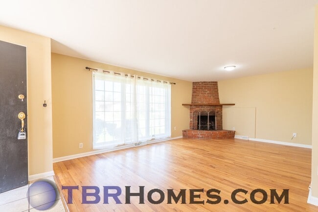 Photo - 180 Agate Way