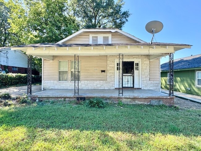 Building Photo - 2335 Boyle Ave