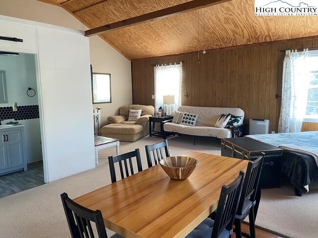 Photo - 562 Nikanor Rd