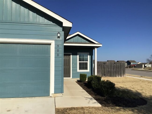 Photo - 900 Piney Cove