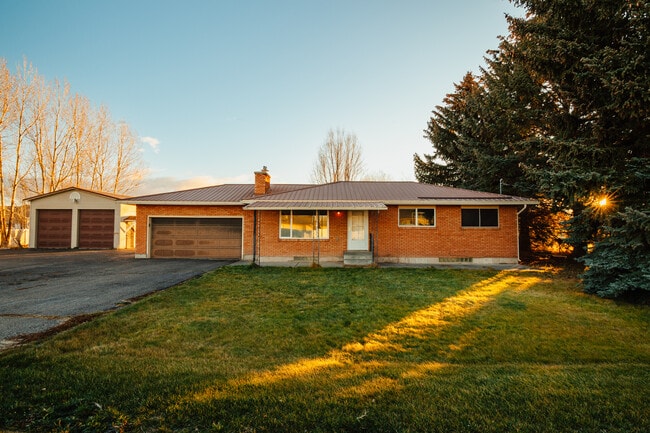 Building Photo - 284 N 45th E