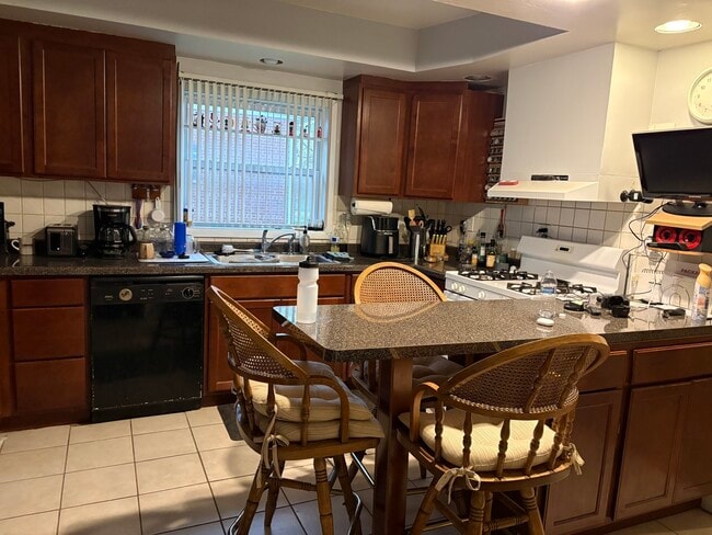 Photo - 980 County Line Rd