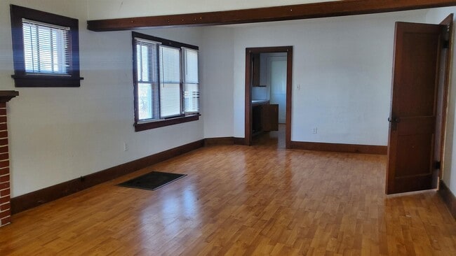 Photo - 1009 N Grand Ave