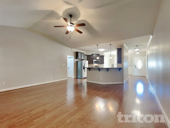 Photo - 102 Pinewinds Ct