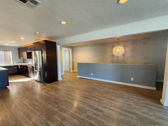 Photo - 549 Chetco Ave