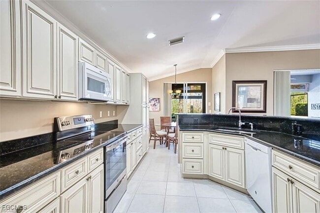 Building Photo - 9078 Shadow Glen Way