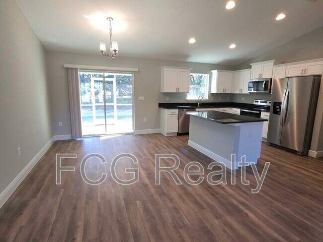 Photo - 10 Pine Cir Way