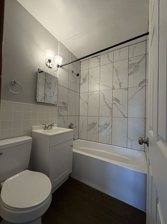 Photo - 3 Bed, 1 Bath - House for rent!