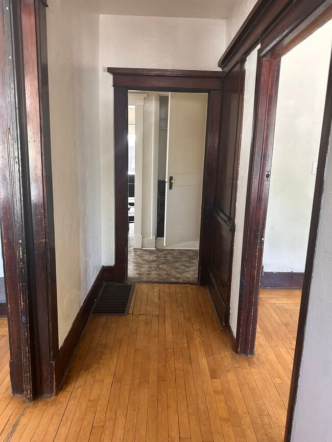 Photo - 1332 E 400 S