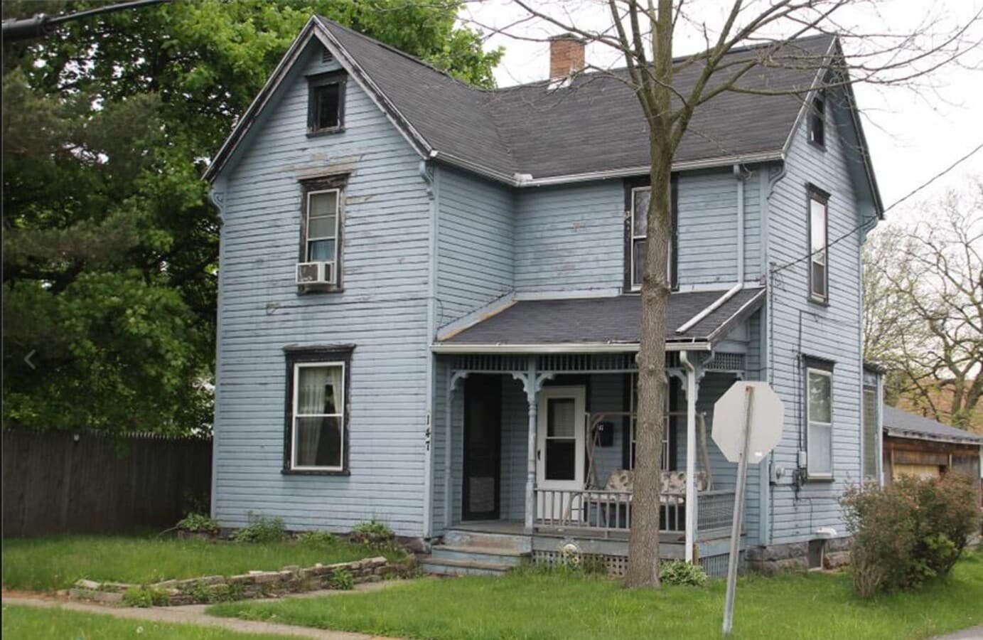 Coming soon-Freshly updated, large garage/small yard - Coming soon-Freshly updated, large garage/small yard