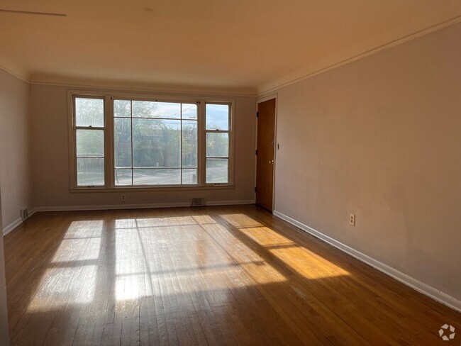 Building Photo - 2307 Noble Rd Unit 2 Rental