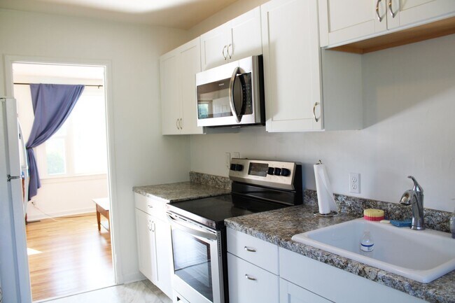 Photo - Renovated Sapphire Manor Condo