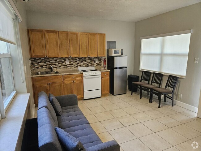 Building Photo - 1136 NE 167th St Unit A Rental