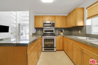 Photo - 120 Fleet St