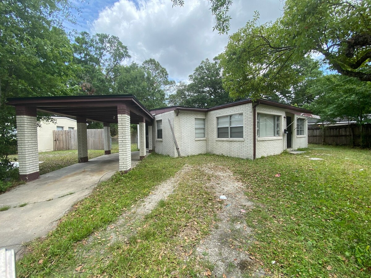 Large 4/1 on Northside of Jacksonville! - Large 4/1 on Northside of Jacksonville! House